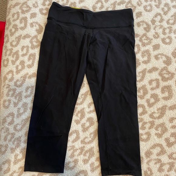 Lululemon Crop Wunder Unders - Picture 3 of 4